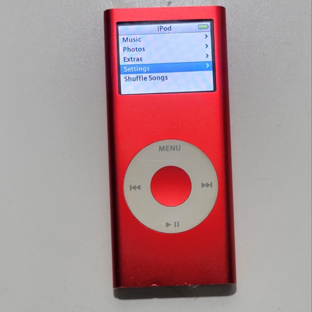 Apple iPod Nano 2nd Generation 4GB RED Bundle Earbuds & Cable Mint Vale…